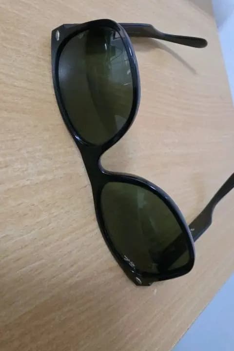 Lunettes de soleil noires